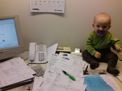 didrik-jobbar-vid-skrivbordet